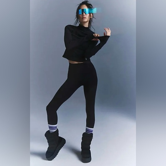 Free People Movement Tempo Ribbed Turtleneck Top - Black Size XS or Small - Picture 3 of 10